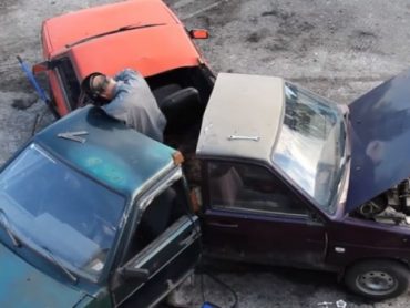 Направиле џиновски фиџет спинер од три „лади“, го завртеле и тогаш започна хаос (видео)