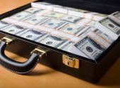 Украсена со дијаманти! Ова е најскапиот фустан на светото чија цена изнесува 30 милиони долари (фото)